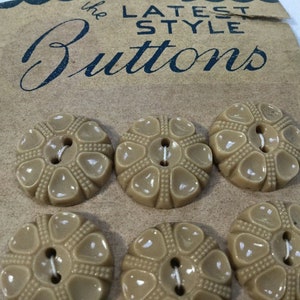 9 Boutons en verre marron "camel", en forme de fleurs, 9 Vintage Camel Glass Buttons, 40s, Floral Shape.(1.9cm)