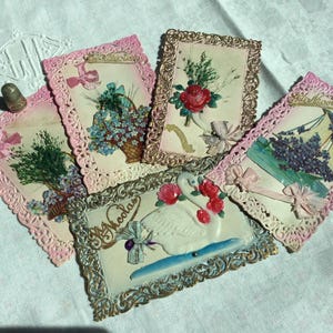 5 cartes postales, anciennes, en tissu, plastique et bordures dentellées. 1940's. Cartes "Saint Nicolas". 5 antique French postcards