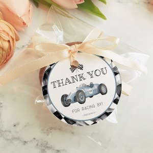 Niebieski samochód wyścigowy Baby Shower Circle Favor Tags do pobrania natychmiast, Mały Racer jest w drodze, Wyścig się skończył, Baby Shower Tag