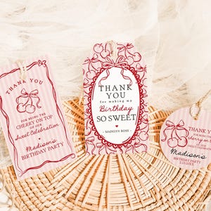 Rosa Kirsche Coquette Schleife Geburtstag Party Gunst Geschenkanhänger Vorlage, Retro Kirsche auf der Spitze Bday Party, Hand gezeichnet Party Decor Doodle Kirschen WS1038