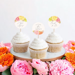 Modello stampabile per cupcake con decorazioni floreali per la festa nuziale a base di agrumi, brunch nuziale con spremuta principale per la festa nuziale estiva, festa nuziale in Florida