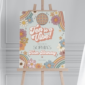 Ten is a Vibe Groovy Floral - Plantilla de letrero de bienvenida para décimo cumpleaños, cumpleaños retro de los años 70, fiesta de décimo cumpleaños de chica hippie y genial