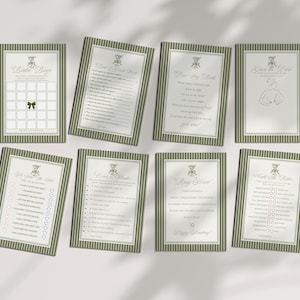 Può includere: Una collezione di otto biglietti di giochi per matrimoni con un bordo a righe verdi e bianche. Le carte presentano vari giochi come "Bridal Bingo" e "Indovina la citazione", con elementi decorativi e testo.