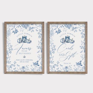 Blauwe Toile De Jouy-pompoenkaarten en bord met geschenken en gunsten afdrukbare sjabloon, herfstchinoiserie baby- of bruidsbrunch september oktober WP1006
