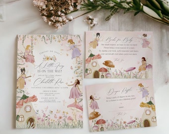 Peut inclure: Une invitation de fête prénatale rose et verte sur le thème des fées. L'invitation présente une illustration fantaisiste de fées, de champignons et de fleurs. Le texte de l'invitation indique "A Little Fairy Is On The Way!" et comprend la date, l'heure et le lieu de la fête.