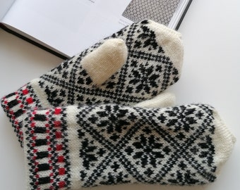 Black and white snowflake patterned wool mittens for women - knitted lining inside - nice nordic style - soft, warm and cozy