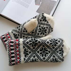 Black and white snowflake patterned wool mittens for women - knitted lining inside - nice nordic style - soft, warm and cozy