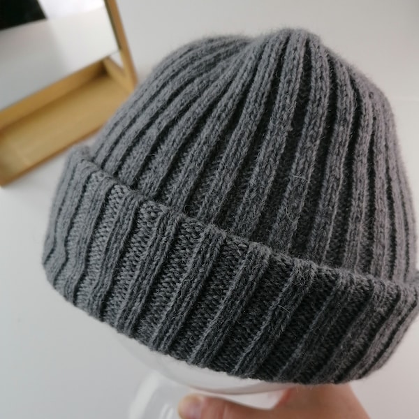 Docker Mütze aus Wolle, Unisex Cap für Winterzeit, Minimal Uni ribbed Trawler Beanie