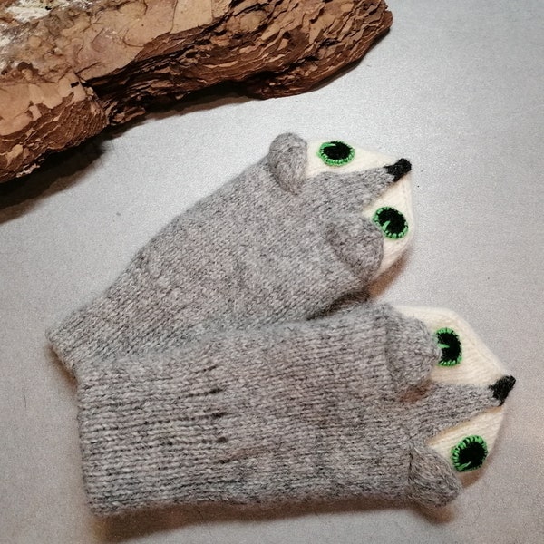 Playful wolf mittens, knitted from lamb wool, very warm and cozy, wool lined, nice puppet mittens. Grey wolf pattern for whole family