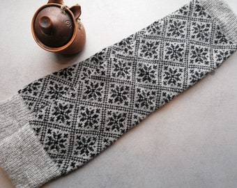 Grijze wollen beenwarmers, mooi zwart noords sterrenpatroon, natuurlijke lamswol, heerlijk om te wandelen. Cadeau voor haar.