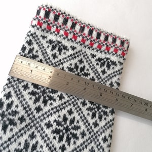 Hochwertige gestrickt Beinstulpen aus reine Wolle, Damen Overknee-Beinwärmer Weiss und Schwarz Farbe Kombination Bild 5