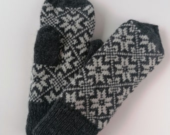Fleece Lined Wool Mittens: Nordic Star Knit Gloves