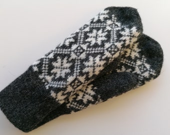 Schwarze-Weisse gestrickte Fäustlinge, Flauschige Handschuhe, Estnische Strickwaren,  Frau Zubehör im , Schneeflocke Muster