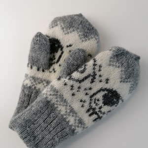 Grey wool mittens for children with sheep pattern, finely knitted gloves with wool lining. Warm, soft and cozy