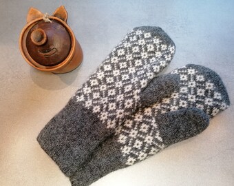 Wool Lined Knit Mittens for Men: Estonian Nordic Star Pattern