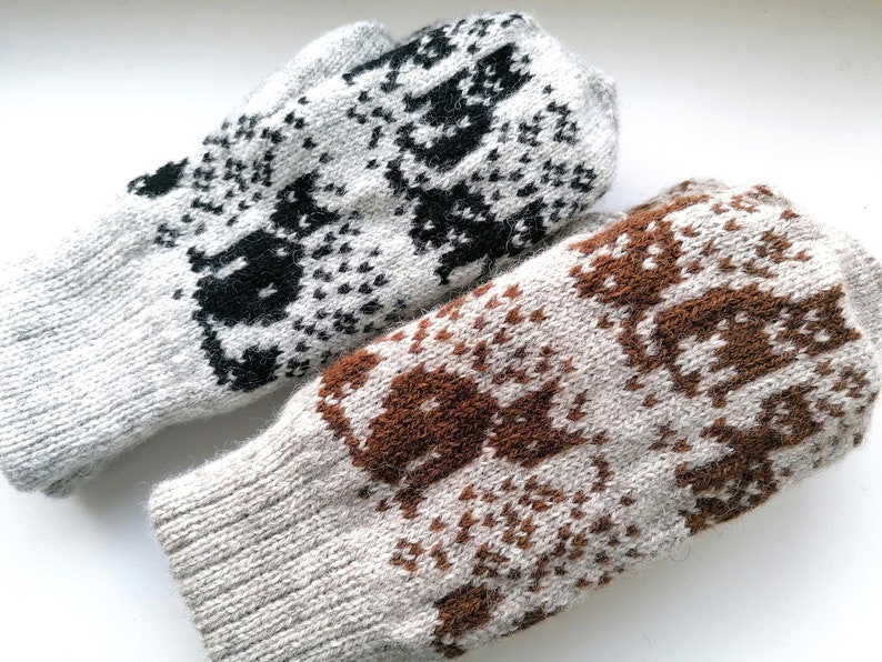 Cozy Cat Patterned Wool Mittens in Light Grey Variation, gift for her image 8