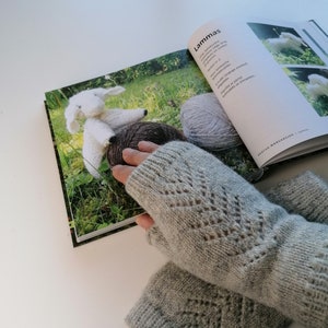 Knitted Grey Arm cuffs, fingerless Gloves with a lacy pattern in a Elegant Style