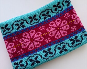 Multi Colored Cowl with nice Muhu pattern, cozy neck warmer for wintertime