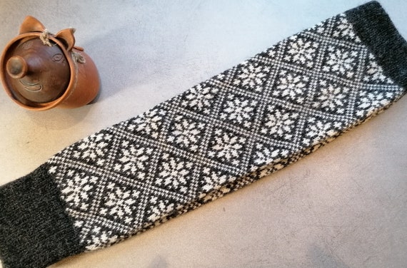 Fair Isle Leg Warmers Finely Knitted Nordic Star Pattern Black and White  Combination, Wool Leg Warmers for a Cold Winter Day 