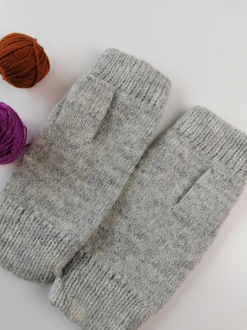 Gray wool fingerless gloves with lacy pattern, very warm gloves for winter, nice minimalistic style zdjęcie 6