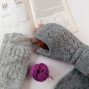 Gray wool fingerless gloves with lacy pattern, very warm gloves for winter, nice minimalistic style zdjęcie 1