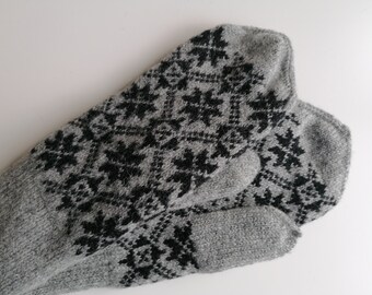 Nordic Star Wool Mittens: Double-Lined, Warm Knit Gloves
