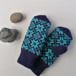 Nordic star pattern mittens, purple fair isle pattern, knitted mittens with wool lining, nice winter mittens