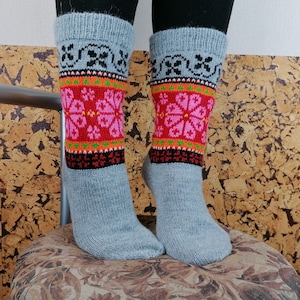 Knitted wool socks with a florar MUHU pattern, nice multicolor model