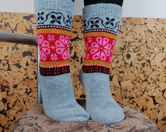 Knitted wool socks with a florar MUHU pattern, nice multicolor model