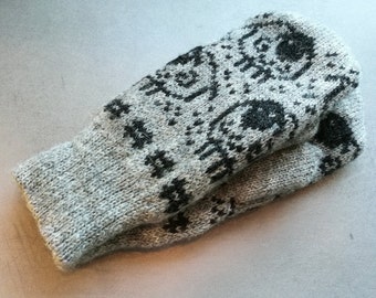 Cute sheep mittens, knitted wool mittens, grey yarn double lining, excellent gift, nordic mittens, gift for her, warm wool gloves