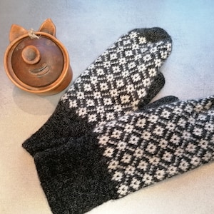 Knitted mittens for men, with wool lining, very warm, black-white traditional pattern, Estonian traditional mittens, gif for him