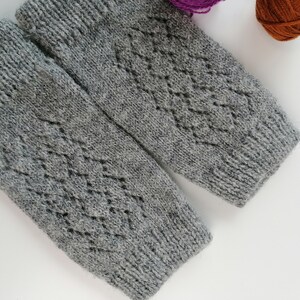 Gray wool fingerless gloves with lacy pattern, very warm gloves for winter, nice minimalistic style zdjęcie 5