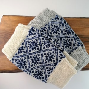 Chaussons courts en tricot bleu, joli motif étoile nordique
