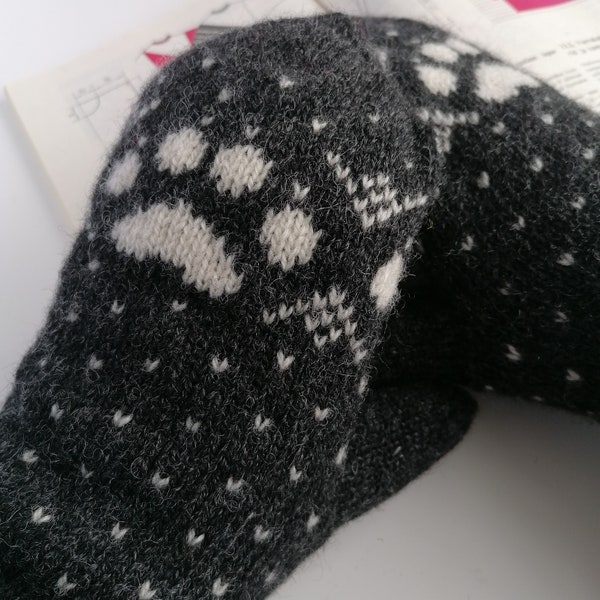 Cute paw mittens from natural wool, nice winter gloves for animal lovers. Best gift for cat and dog lovers