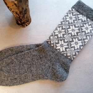 Knitted Wool Socks for Men: White Nordic Star Pattern on Dark Grey Wool