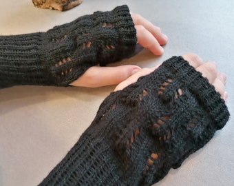 Elegant Knitted Fingerless Gloves: Lacy Pattern Arm Cuffs