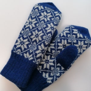 Nordic Star Wool Mittens: Blue & White Knit Gloves