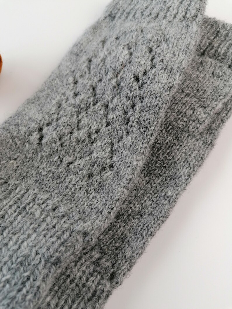 Gray wool fingerless gloves with lacy pattern, very warm gloves for winter, nice minimalistic style Szary