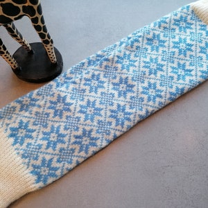 Fair Isle leg warmers finely knitted nordic star pattern white and light blue combination. Gift for her. Passion of retro fashion.