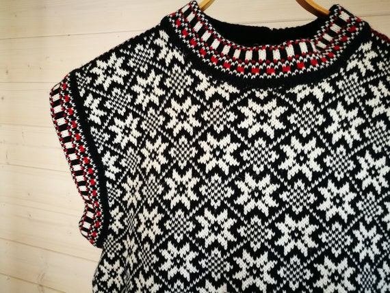 Folk Knitted Wool Vest, Traditional Kihnu Troi Pattern