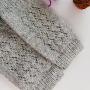 Gray wool fingerless gloves with lacy pattern, very warm gloves for winter, nice minimalistic style zdjęcie 4