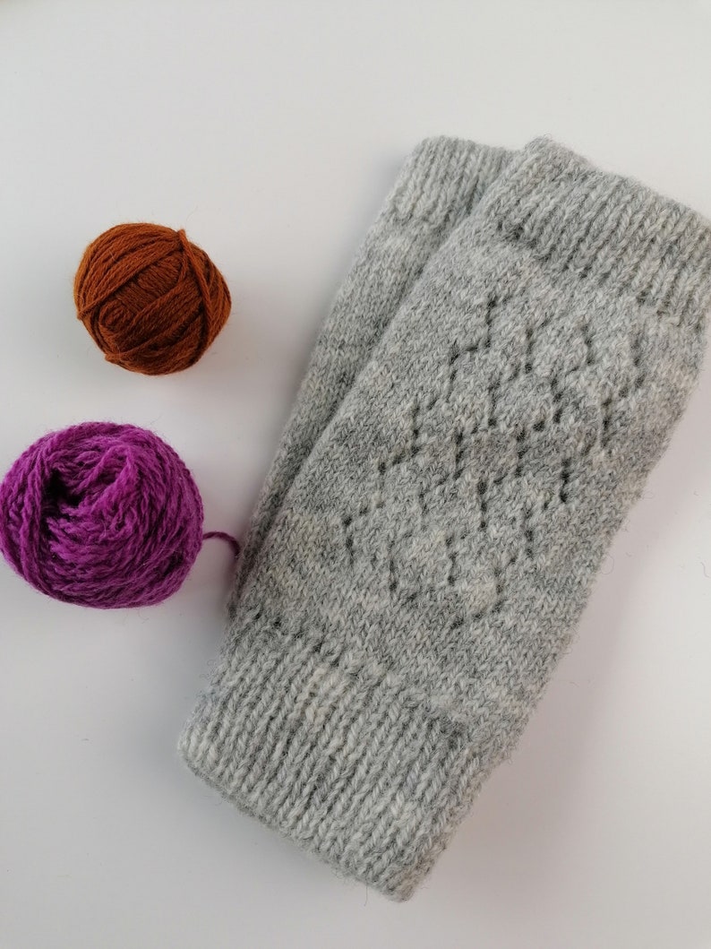 Gray wool fingerless gloves with lacy pattern, very warm gloves for winter, nice minimalistic style Light grey