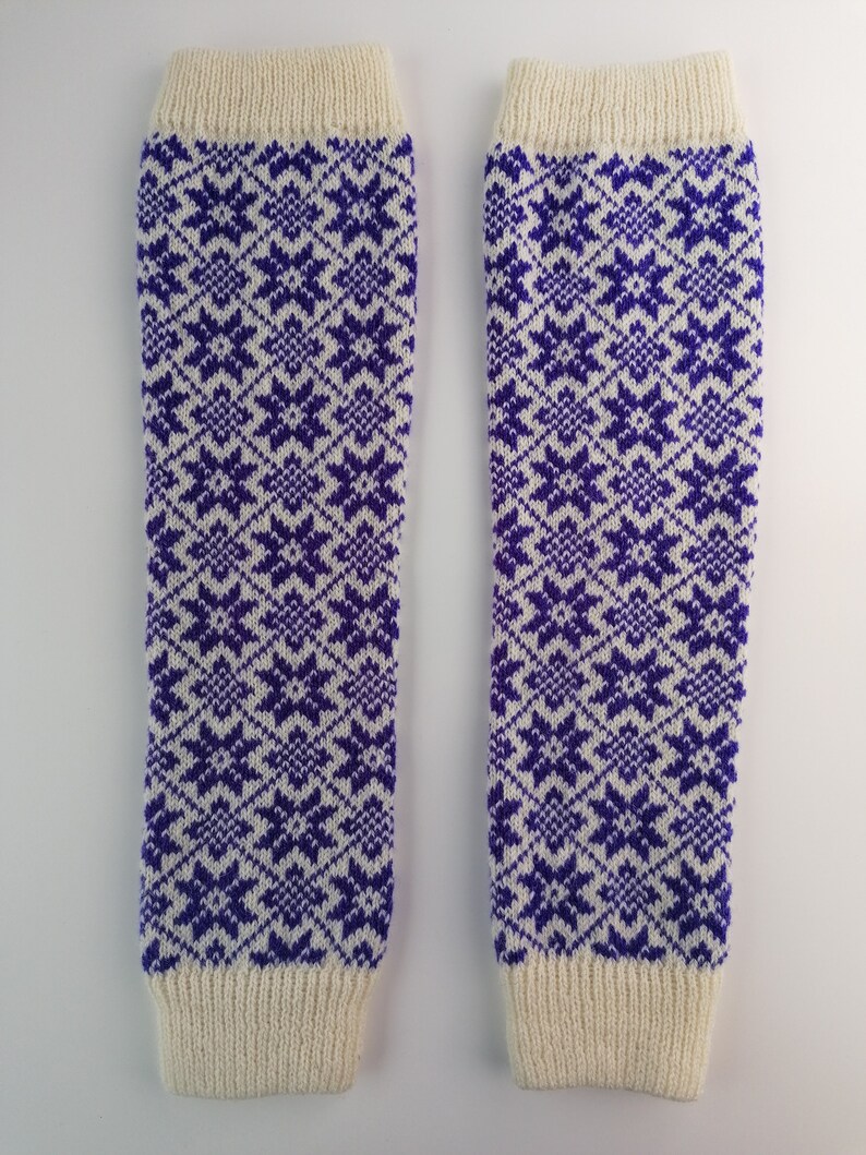 Fair Isle leg warmers, white leggins with nordic star pattern in accent colour, good for walking in a wintertime, wool boot cuffs. Violet pattern