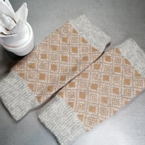 Beige Bootcuffs, knitted legwarmers with diamond pattern