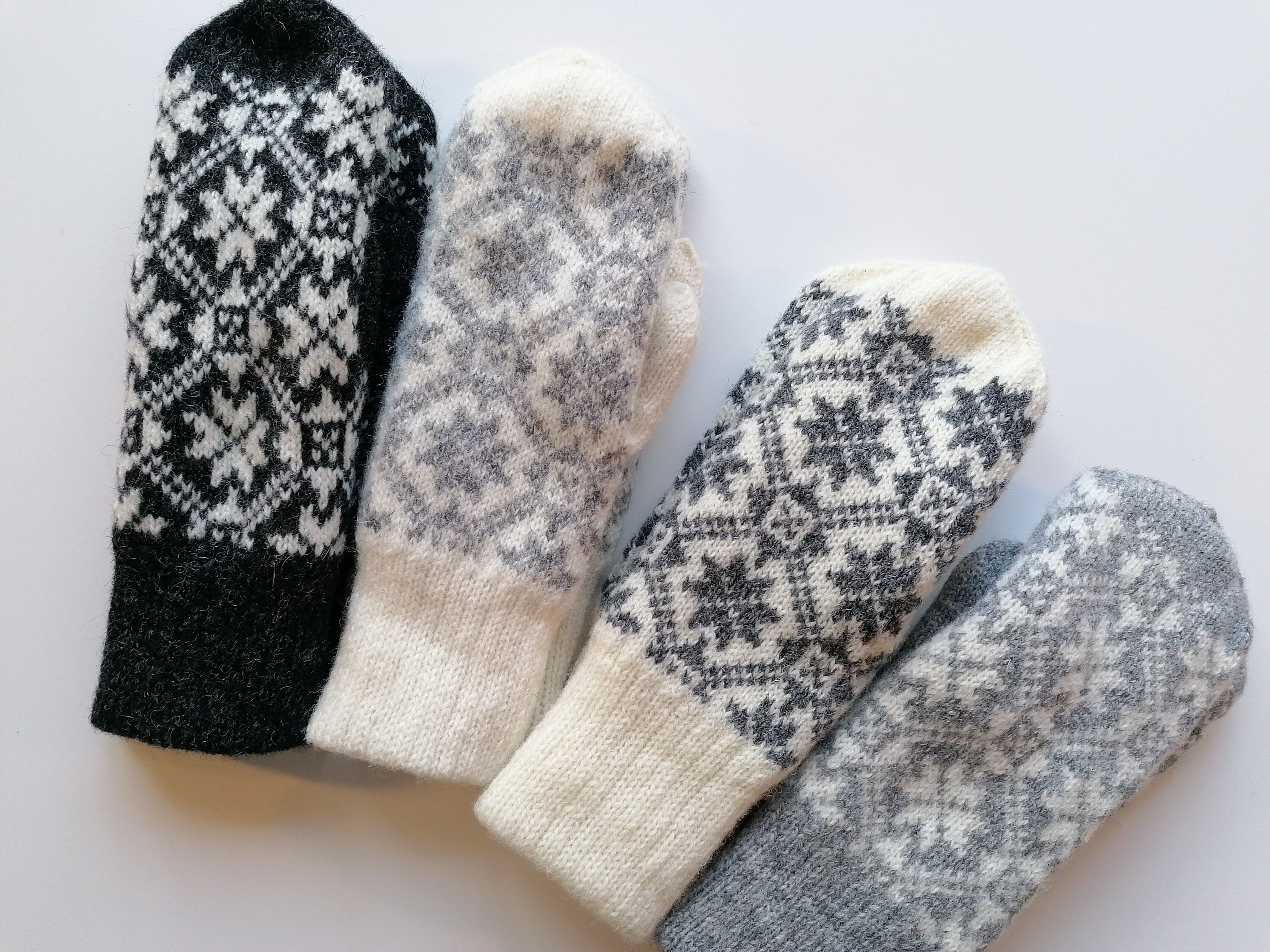 Weisse-Graue Handschuhe, Flauschige Strickwaren, Zubehör im Estnische Fäustlinge, gestrickte , Schneeflocke Frau Muster