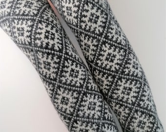Noordse gebreide beenwarmers, warme en gezellige leggings voor de winter, zwart-witte combinatie van Scandinavisch sterpatroon, cadeau voor haar