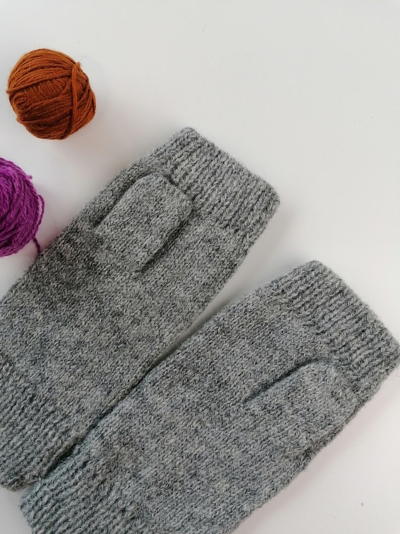 Gray wool fingerless gloves with lacy pattern, very warm gloves for winter, nice minimalistic style zdjęcie 7