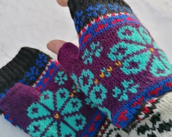 Poignets bleus, gants tricotés en laine sans doigts, joli motif Muhu, gants chauds de textos sans doigts. Doux et confortable