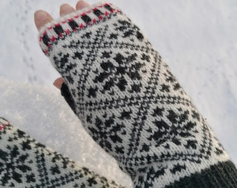 Gloves without fingers, natural wool knit , nice nordic star pattern of Solekiri, soft and warm arm cuffs for women