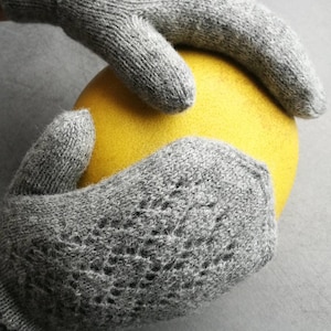 Gray wool mittens with lacy pattern, very warm gloves for winter double lining